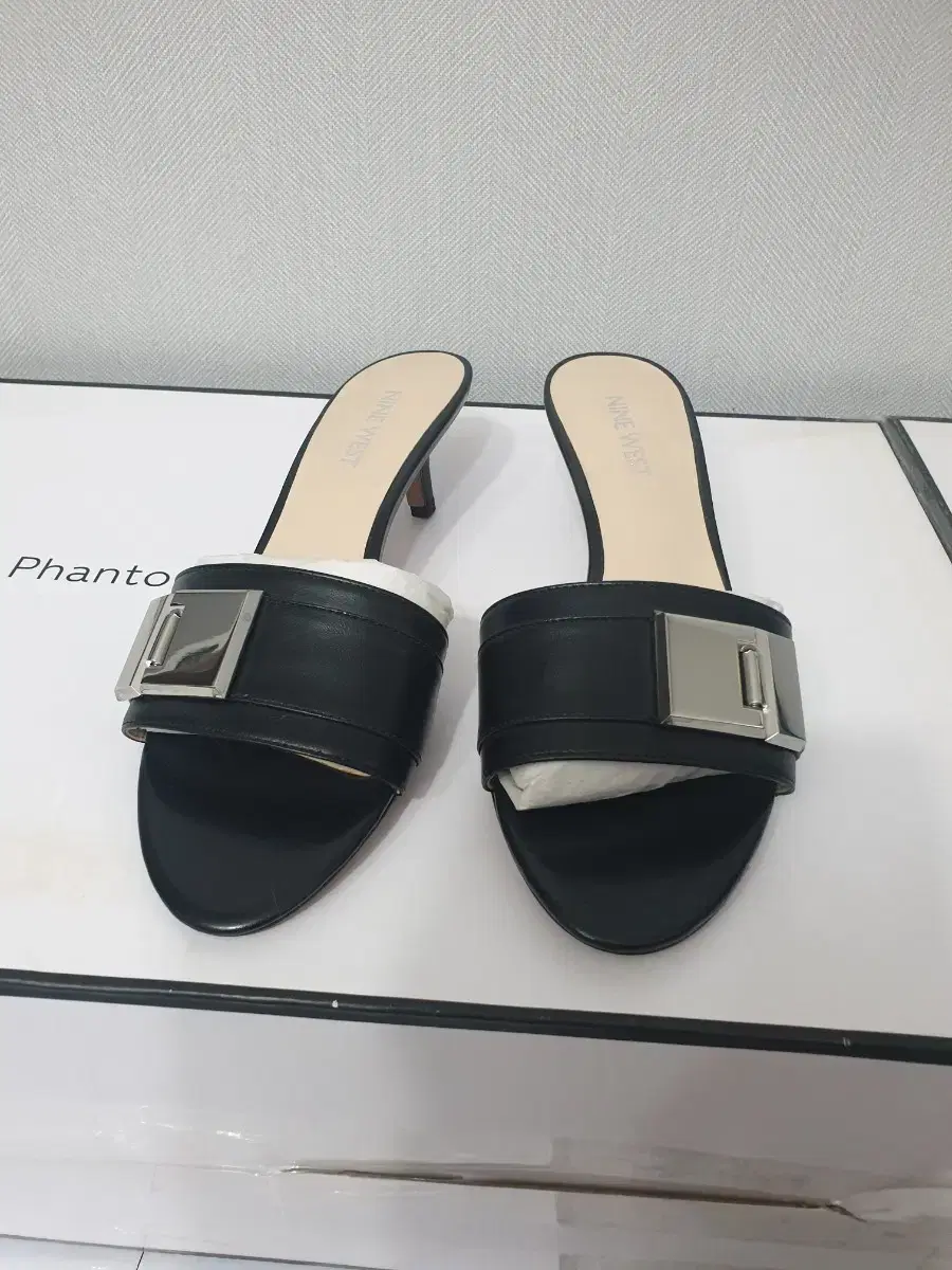 (새상품)NINE WEST 검정 샌들